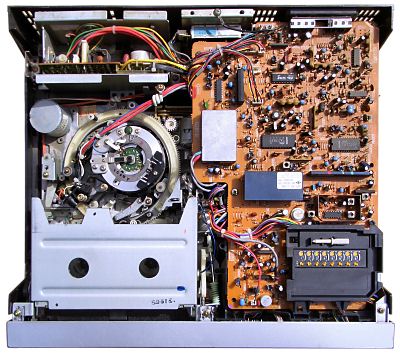 Toshiba Betamax V-51 inside view