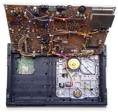 V-9600 Toshiba Betamax underside view